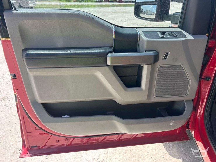 2017-ford-f550-image-38