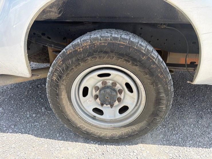 2016-ford-f250-xl-image-11