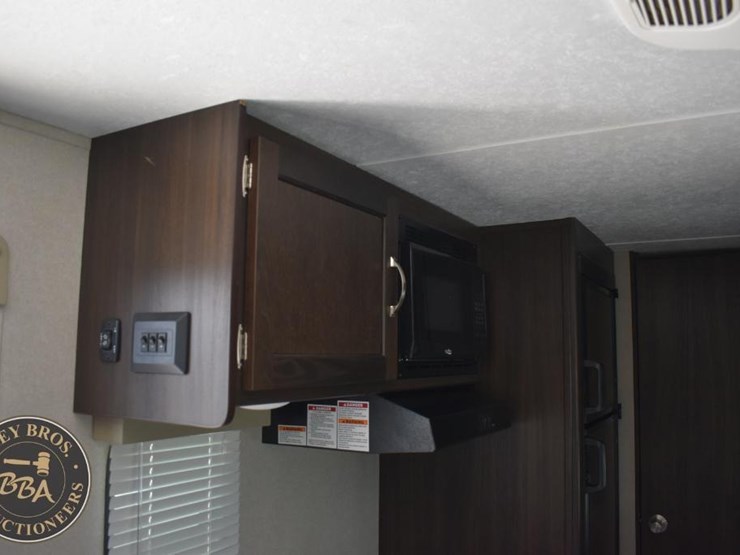 2019-keystone-rv-co-springdale-2200bh-46282-image-26