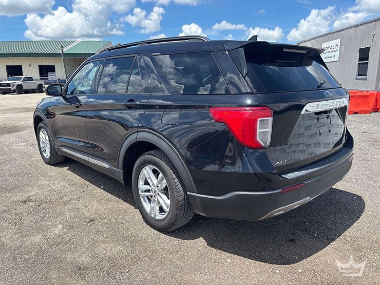 2020-ford-explorer-image-4