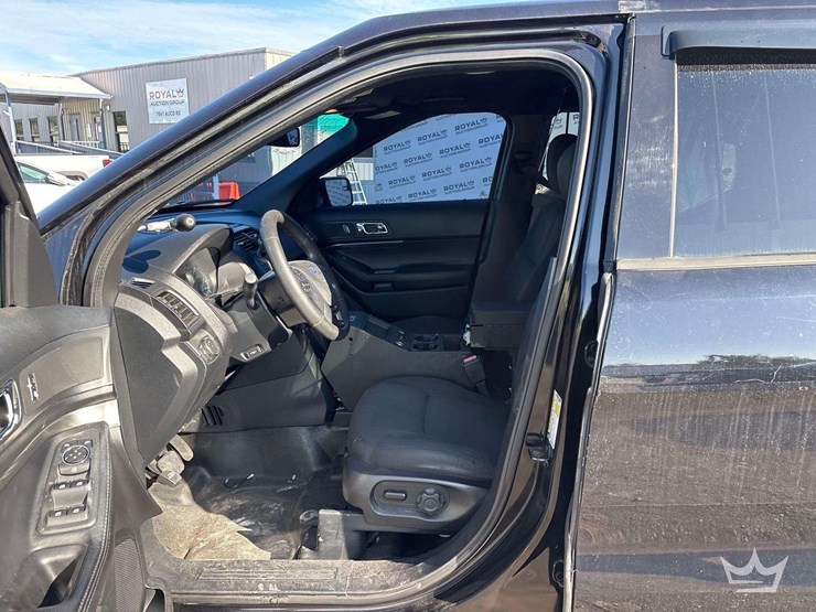 2016-ford-explorer-image-11