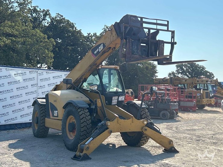 2018-caterpillar-th514d-11,000lb.-4x4-rough-terrain-telehandler-image-4