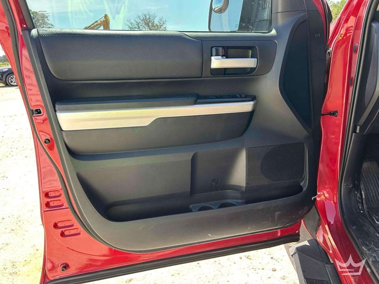 2016-toyota-tundra-image-11