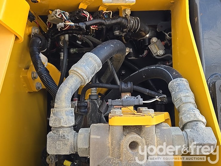 2018-komatsu-d61exi-24-image-38