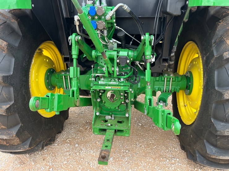 2022-john-deere-5100e-image-11