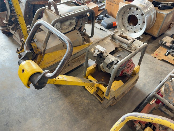 wacker-neuson-3050aus-reversible-plate-compactor-image-3