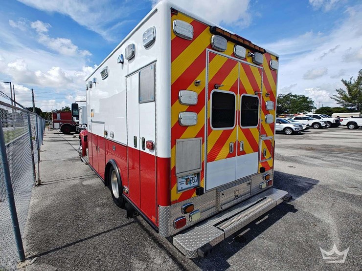 2011-international-durastar-4300-image-4