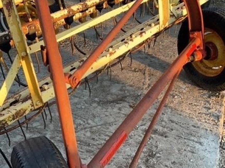 new-holland-258-image-4