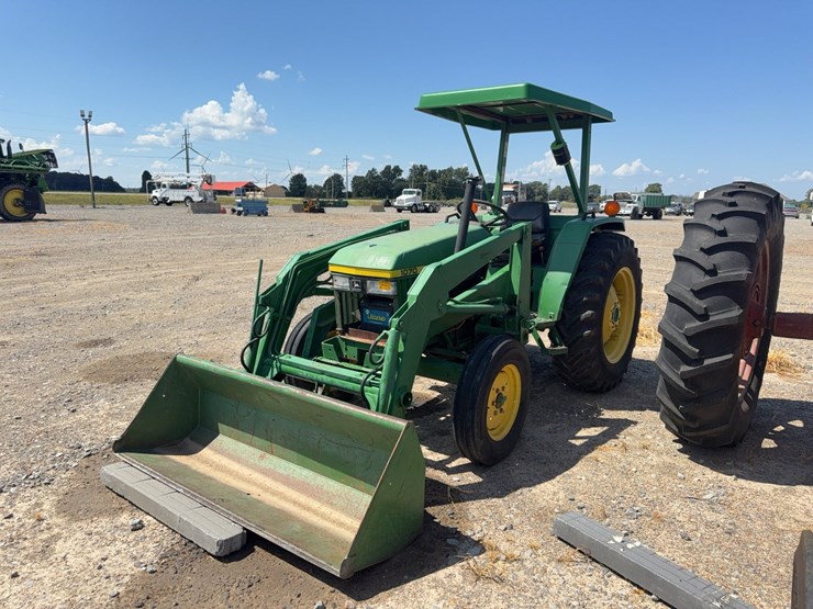 1992-john-deere-1070-image-1