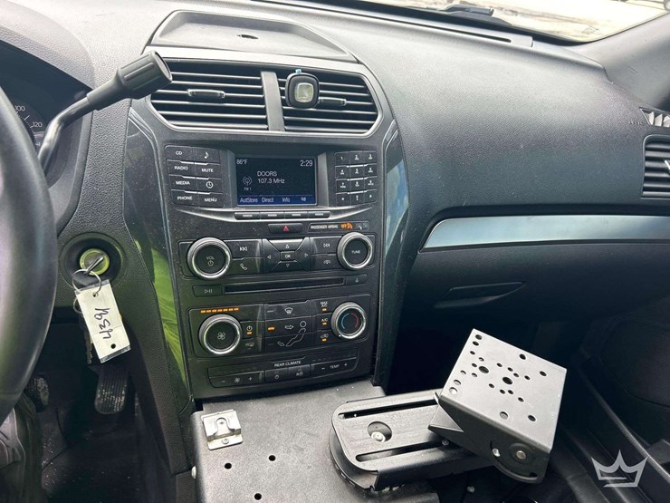 2017-ford-explorer-image-14