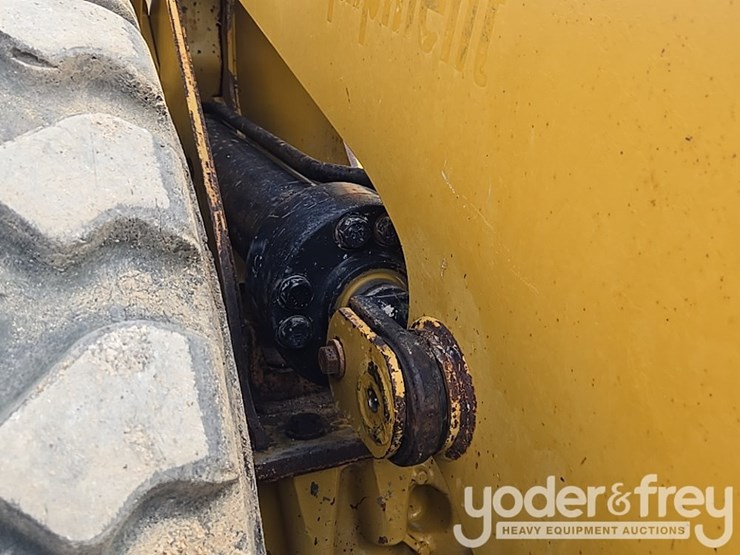 2015-caterpillar-966m-image-28
