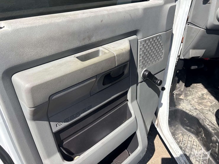 2014-ford-e350-image-6