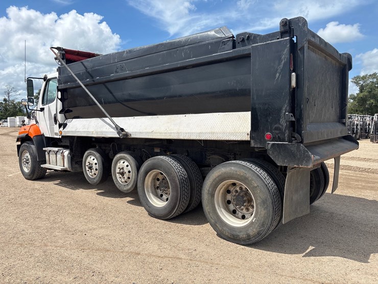 2015-freightliner-108sd-image-4