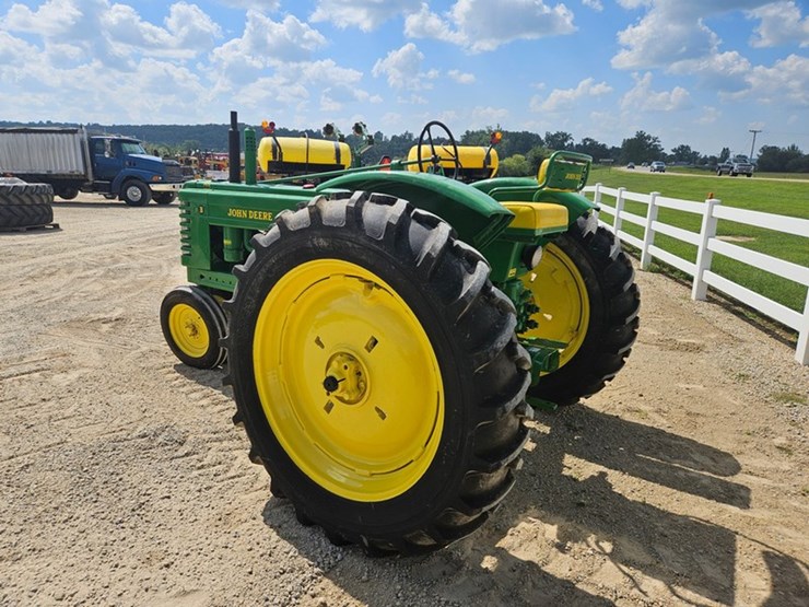 john-deere-b-image-3