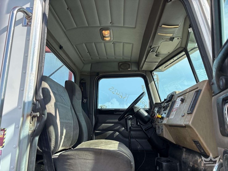 2007-peterbilt-340-image-42