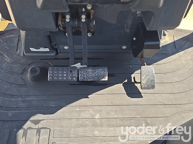 2014-deere-310k-ep-image-59