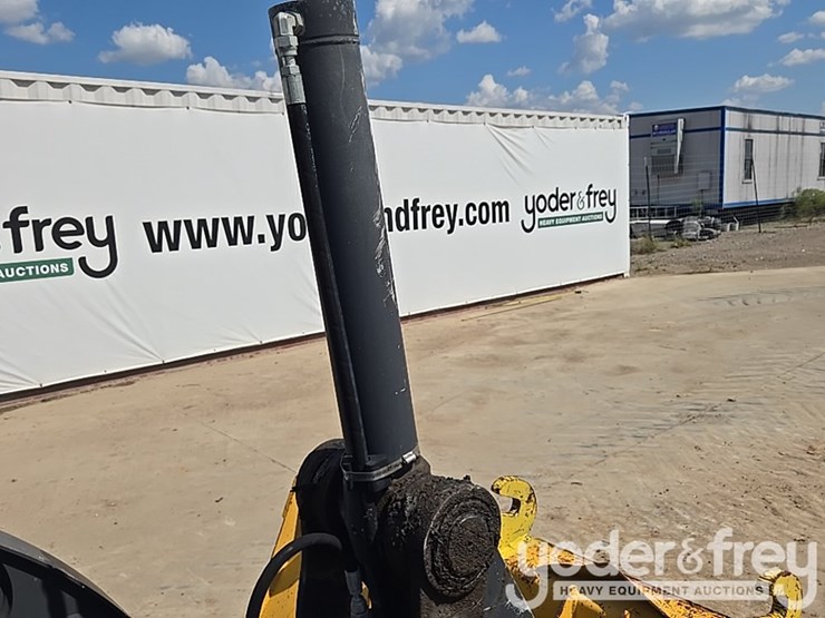 2014-deere-310k-ep-image-23