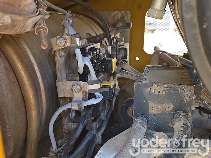 2018-komatsu-d61exi-24-image-50