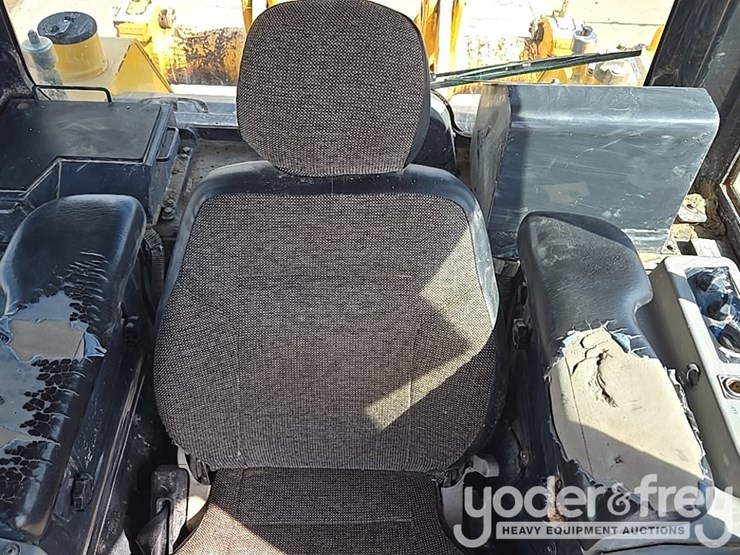 2018-komatsu-d61exi-24-image-55