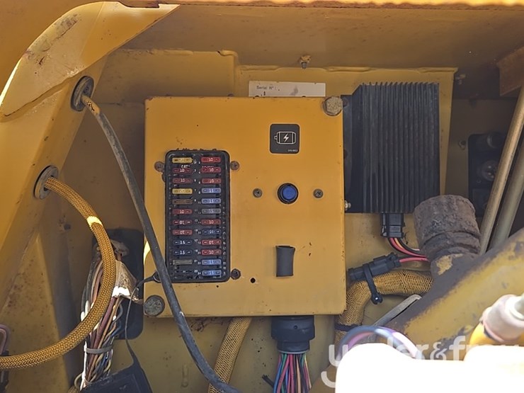 2007-caterpillar-d6n-xl-image-28