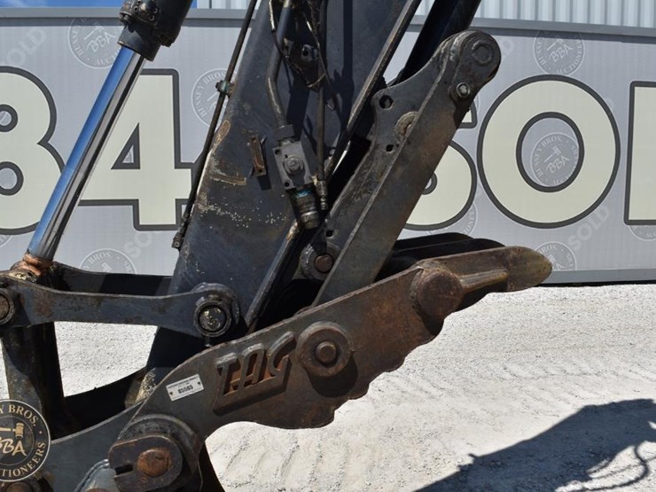 2014-deere-135g-image-26