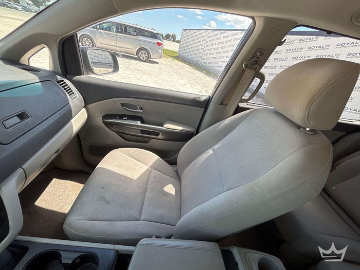 2015-kia-sedona-image-19