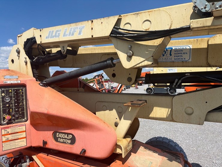 2005-jlg-e400ajp-image-10