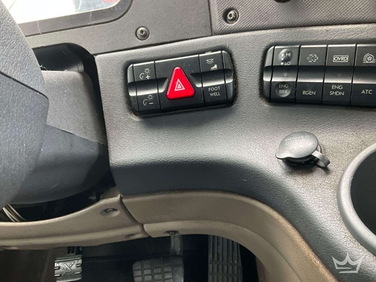 2017-freightliner-cascadia-125-image-17