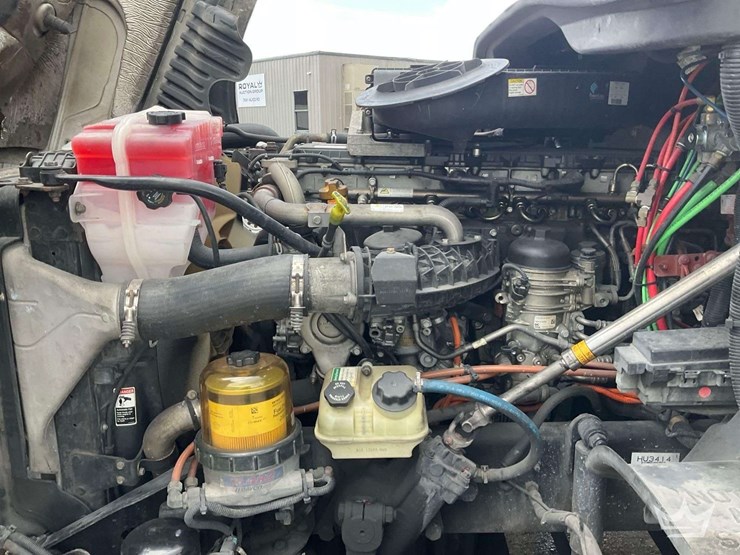 2017-freightliner-cascadia-125-image-10