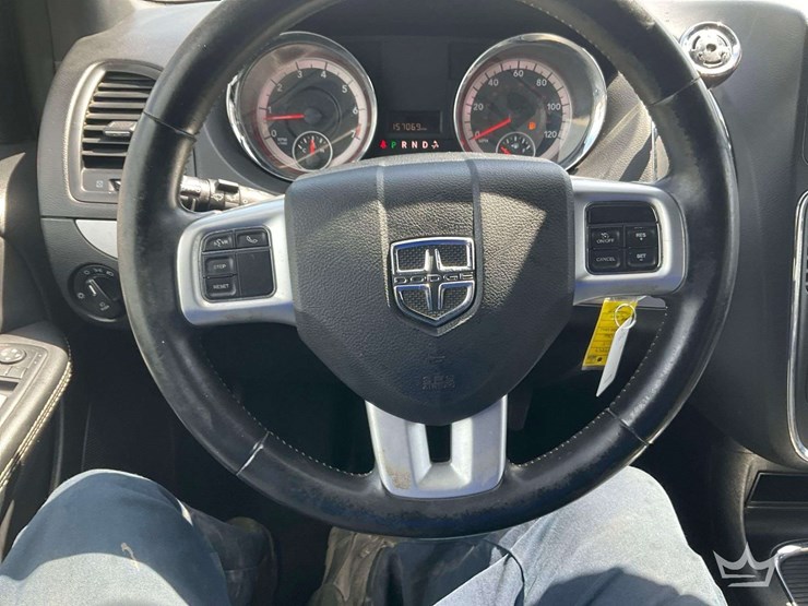 2015-dodge-caravan-image-14