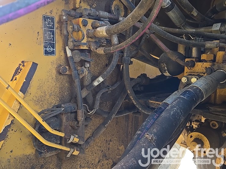 2015-caterpillar-966m-image-48