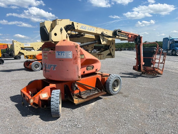 2005-jlg-e400ajp-image-4