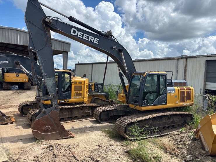 2019-deere-250g-lc-image-6