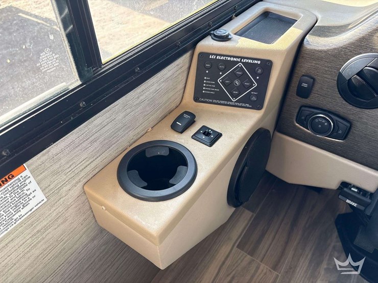 2020-ford-f53-thor-ace-32.3-33.5ft-class-a-motorhome-image-12
