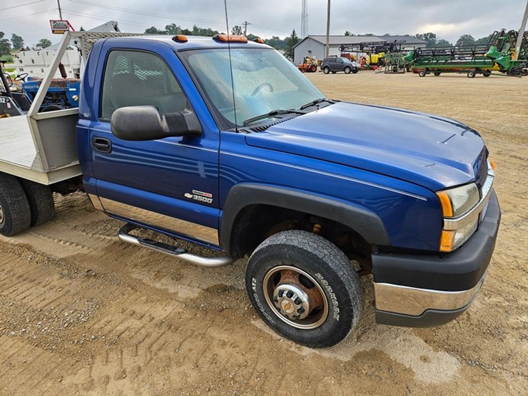 2004-chevrolet-3500-image-25