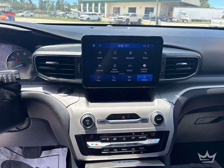 2020-ford-explorer-image-14