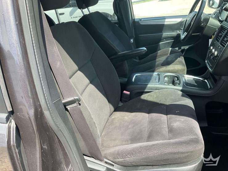 2015-dodge-caravan-image-26
