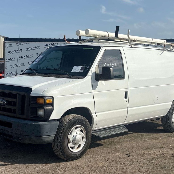 2012 FORD CARGO