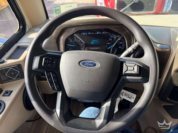 2020-ford-f53-thor-ace-32.3-33.5ft-class-a-motorhome-image-10
