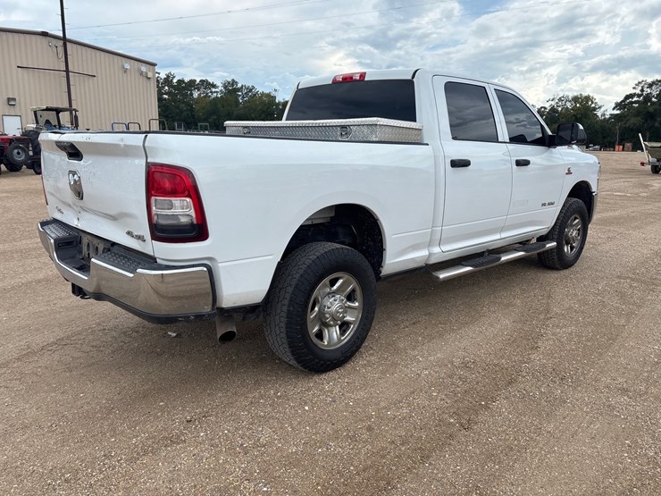 2021-dodge-2500-image-3