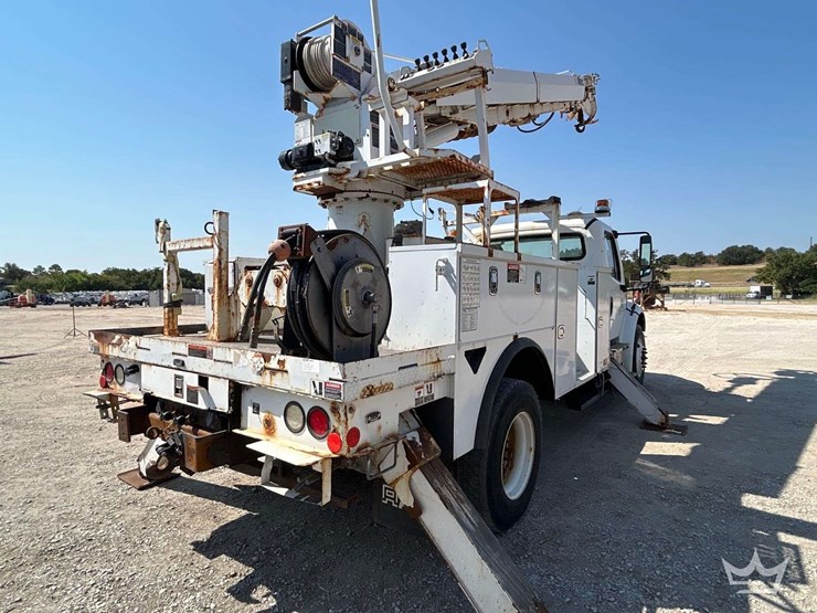 2016-freightliner-m2-106-image-3