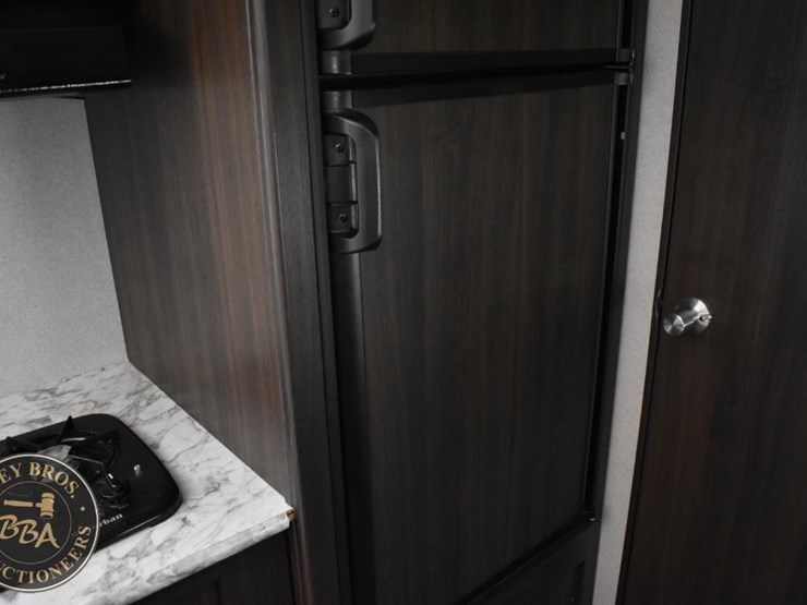 2019-keystone-rv-co-springdale-2200bh-46282-image-32