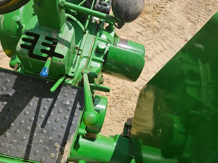 john-deere-b-image-32
