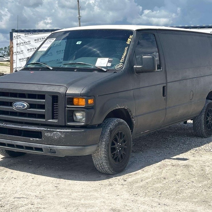 2010 FORD CARGO