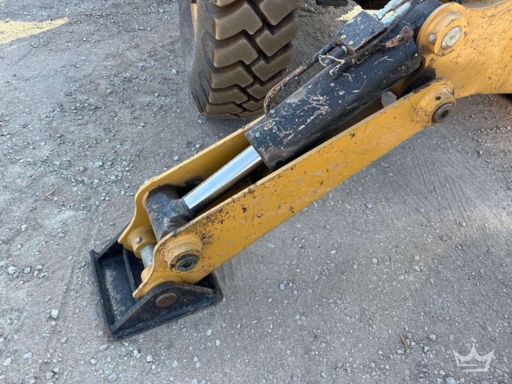 2018-caterpillar-th514d-11,000lb.-4x4-rough-terrain-telehandler-image-23