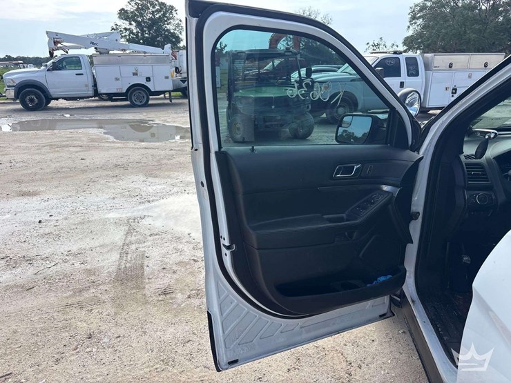 2018-ford-explorer-image-16