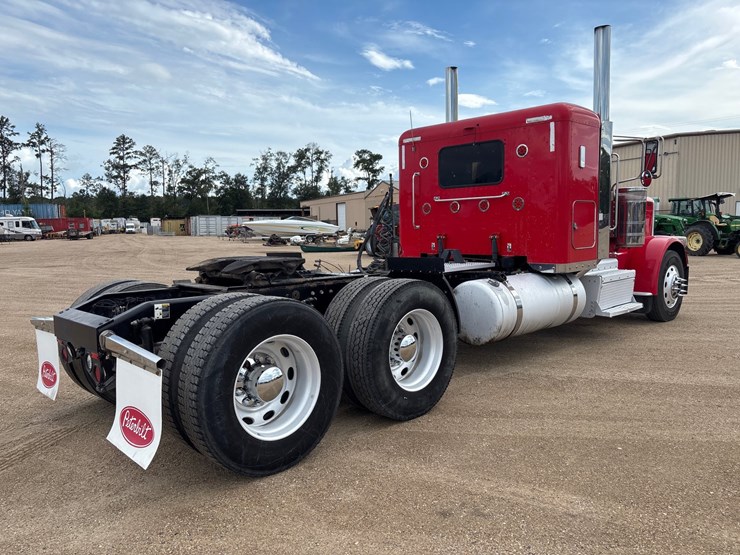 2015-peterbilt-389-image-3