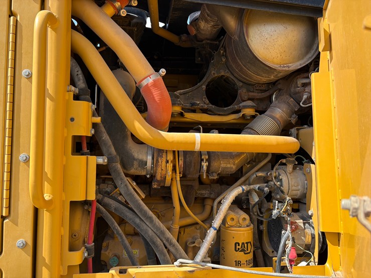 2012-caterpillar-140m2-image-7
