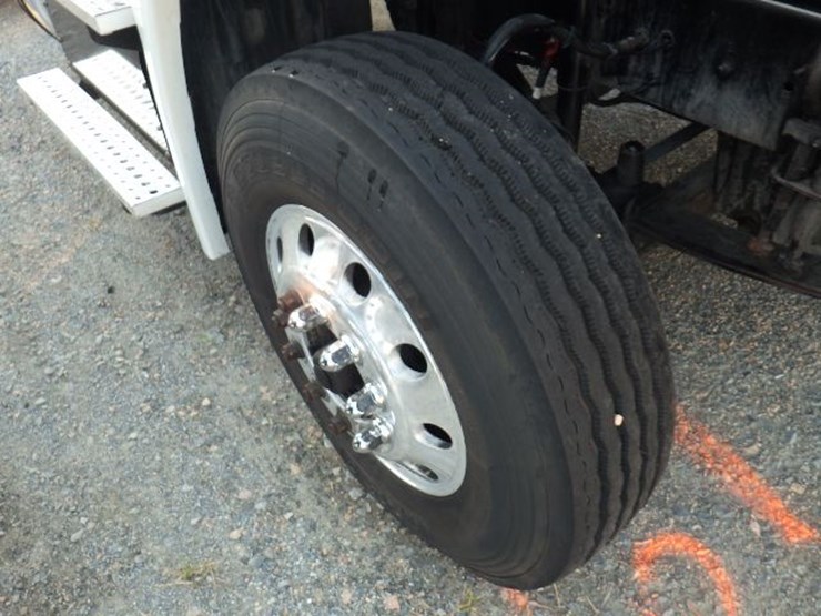 2017-freightliner-cascadia-125-image-21
