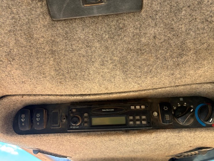 deere-700j-image-15